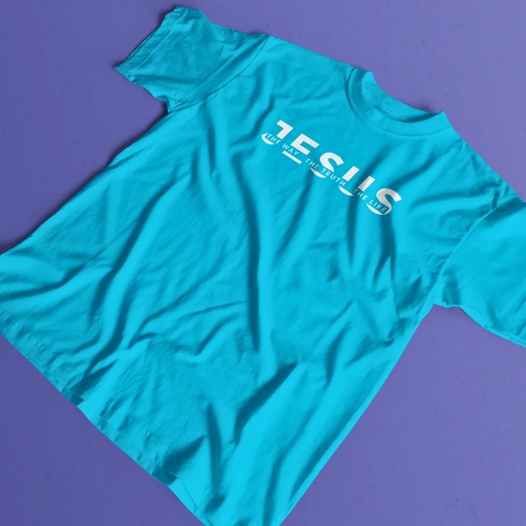 Camiseta azul oscuro con estampado blanco del nombre 'Jesús' en tipografía moderna